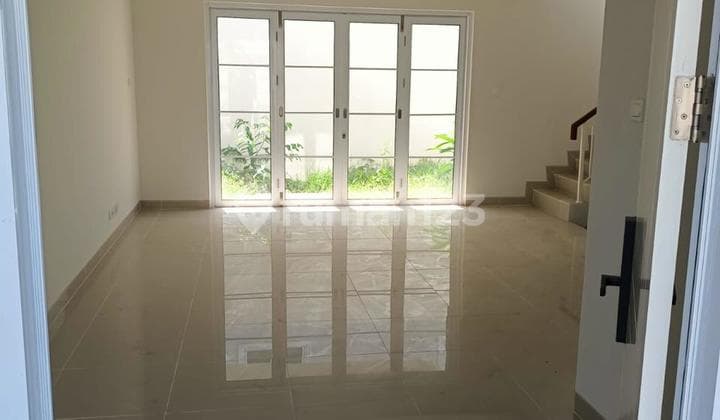 Rumah 2 lantai 3+1 kamar hadap selatan di Menaggio