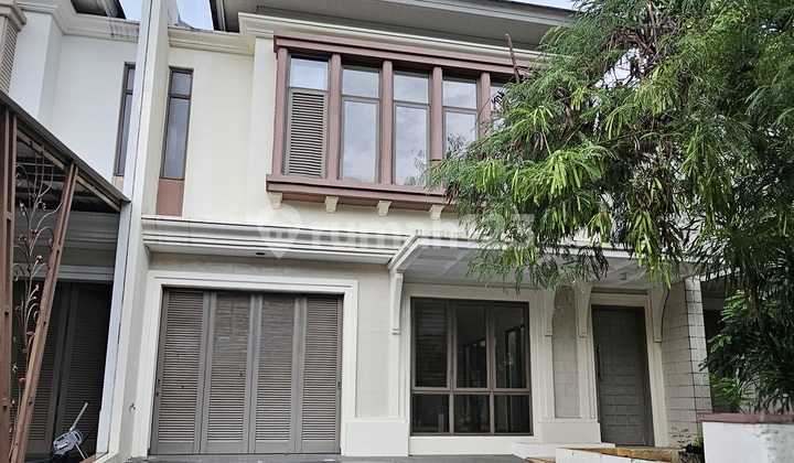 Rumah 2 lantai 4+1 kamar hadap utara di Greenwich