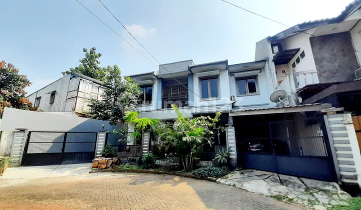 Rumah 2 lantai 6 kamar hadap barat laut di Islamic Village