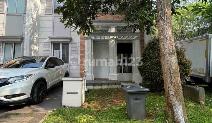 Rumah murah 2 lantai 3 kamar hadap utara di Greenwich