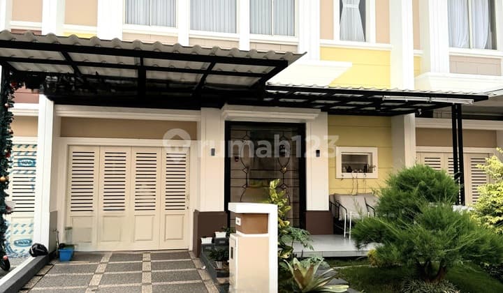 Rumah 2 Lantai 4+1 Kamar Hadap Timur di Flamingo