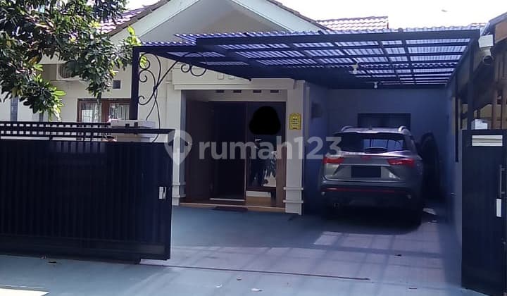 Rumah 1 lantai 3+1 kamar hadap selatan di Kencana Loka