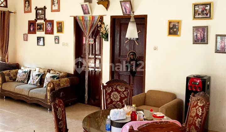 Rumah 2 lantai 3+1 kamar dekat tol di Palem Semi
