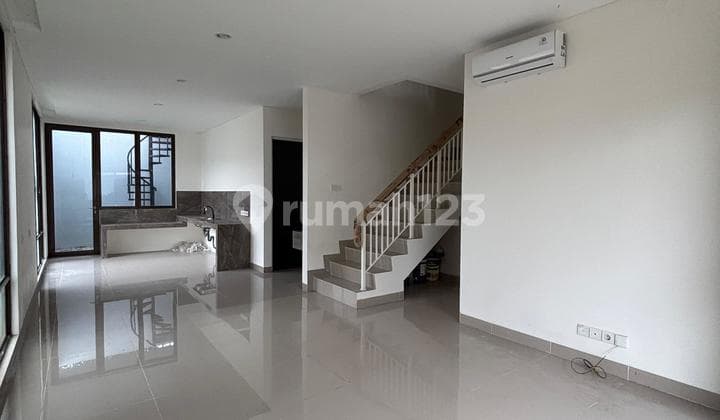 Two-story hook house with 4+1 bedrooms facing north in Nara Village.