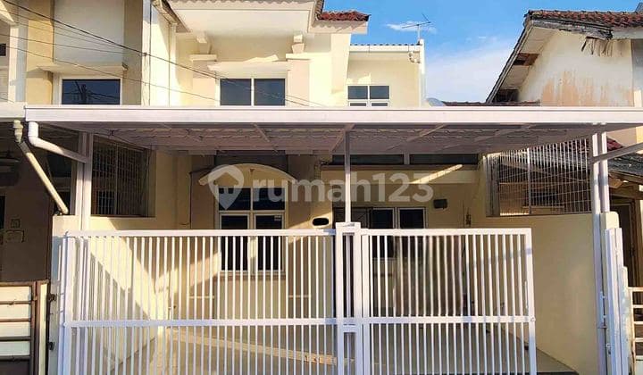 House 1.5 Floors 3 Bedrooms Northwest in Sector 7C