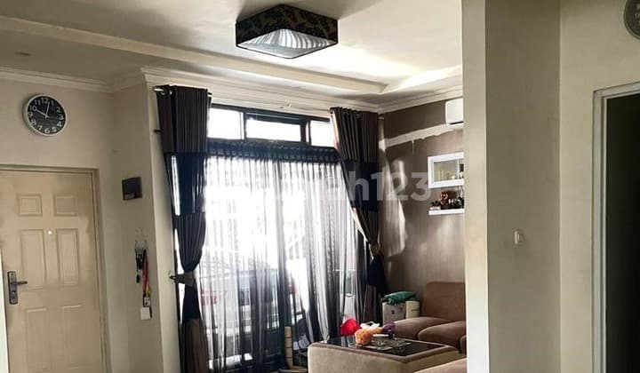 Rumah Nyaman 2 Lantai Siap Huni Dekat Pintu Tol di Cinere Depok