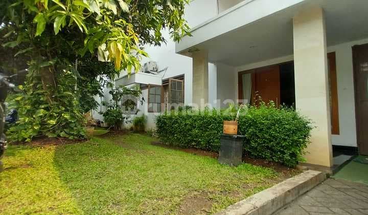 Rumah Bagus Siap Huni Dengan Halaman Luas Di Mega Cinere
