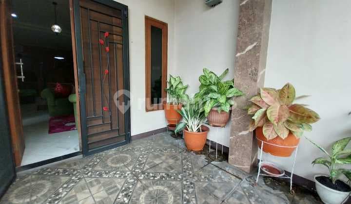 Rumah 2 Lt Dipinggir Jln Cinere,Depan Lap. Padel,Cocok Utk Usaha