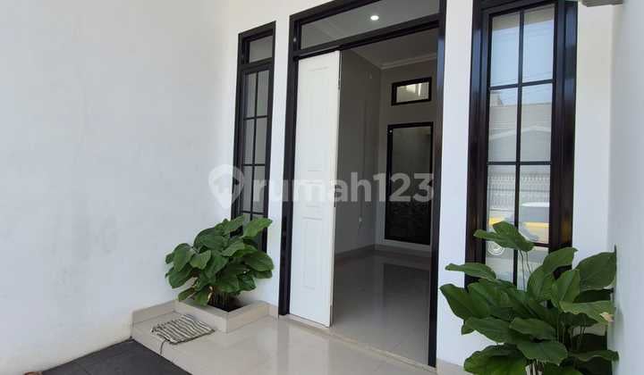 Dijual Rumah Baru, 2 Lantai Dekat Akses 2 Pintu Tol di Cinere