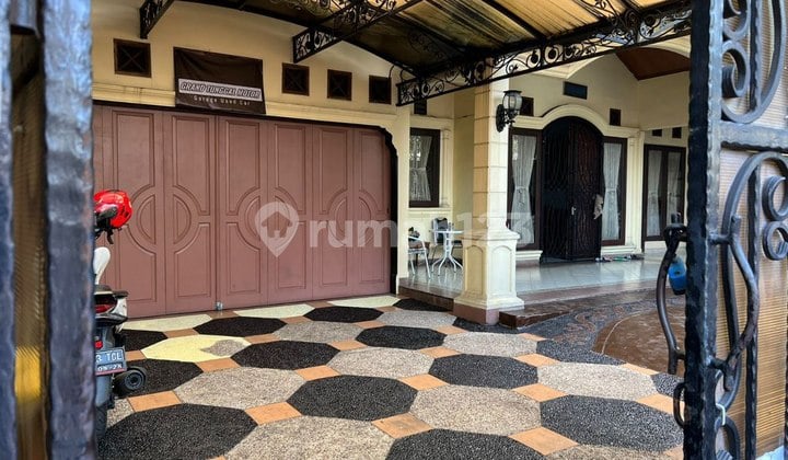 1 Unit Rumah Dijual Cepat Dengan Kolam Renang Pribadi Diduren Sawit