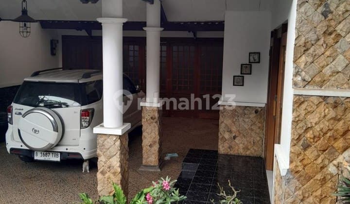 Rumah 2 lantai kokoh dan rapi Dijual di komplek TNI AL duren sawit jakarta timur