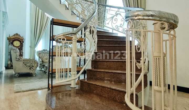 Rumah mewah ala eropah didurensawit jakarta timur