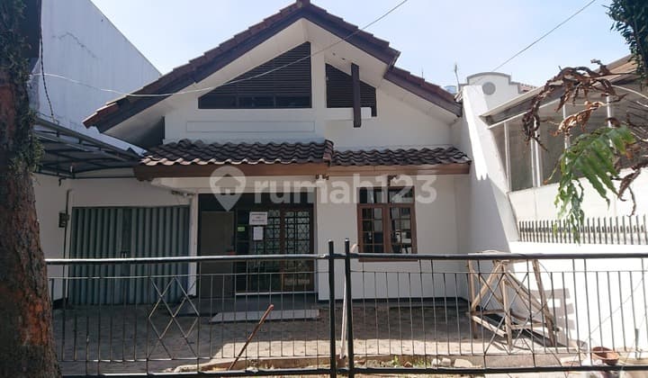 House in Batununggal Bandung Strategic Location Suitable for Families