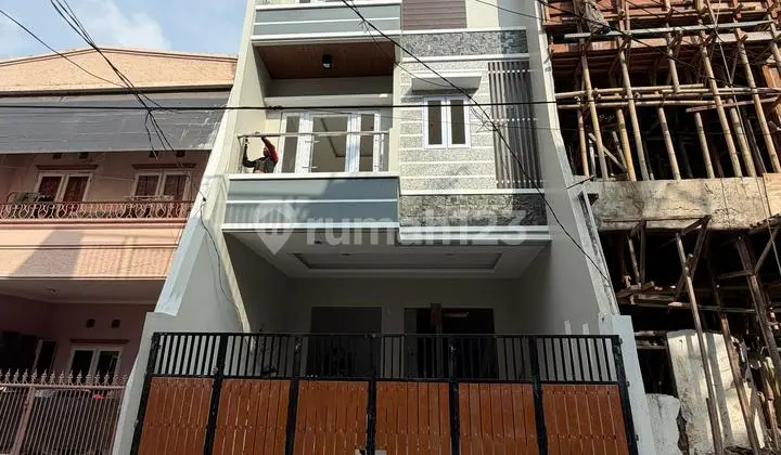 Rumah Baru Tomang 4 Lantai Bebas Banjir Lokasi Sangat Strategis