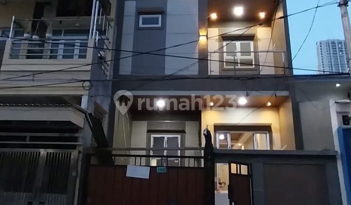 New House Pluit Karang 3,5 Floors Row Road 3 Cars