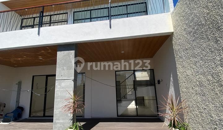 New Villa Uluwatu 2 Lantai dengan Lokasi Strategis