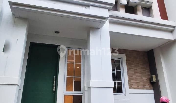 Jual Murah Rumah Hoek Cantik Dekat Pintu Tol Savia BSD Tangsel