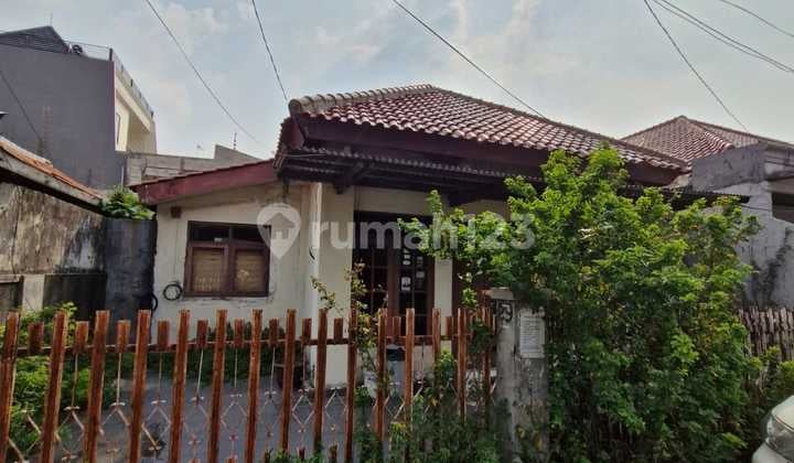 Cheap House at Land Price, Flood-Free Near Proklamasi Street, Menteng, Central Jakarta.