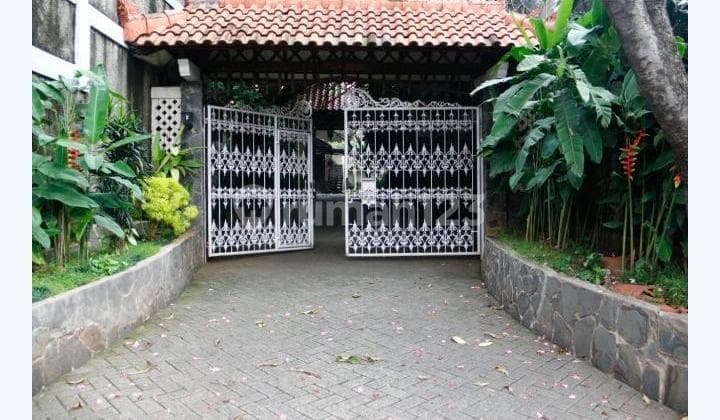 Luxury House with 5 Pavilions in Pondok Labu, South Jakarta
