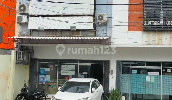 Ruko 3 1/2 Lantai Free ac Pinggir Jalan Besar, Kebayoran Baru