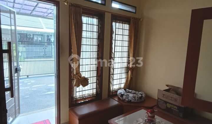 2 Lantai Siap Huni di Taman Holis Indah