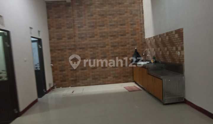 Rumah Minimalis 2 Lantai di Sayap Kurdi