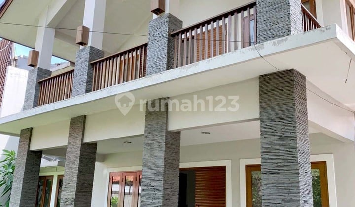 Rumah Modern Area, Kebayoran Baru, 2 Lantai, SHM, Siap Huni