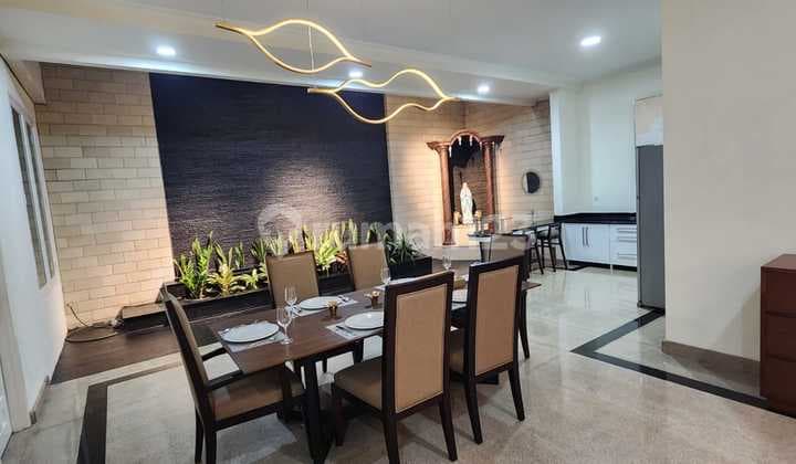 Dijual Rumah Modern Minimalis Tema Mewah di Intercon Kebon Jeruk