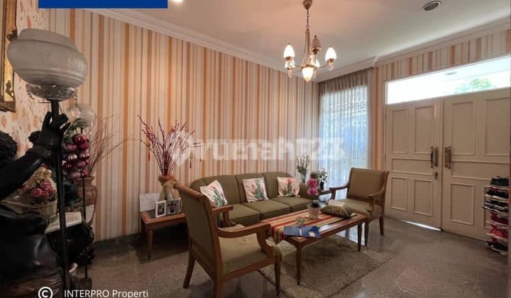 Rumah Hook 340 m, dengan taman yang apik, dan harga bersahabat di permata buana