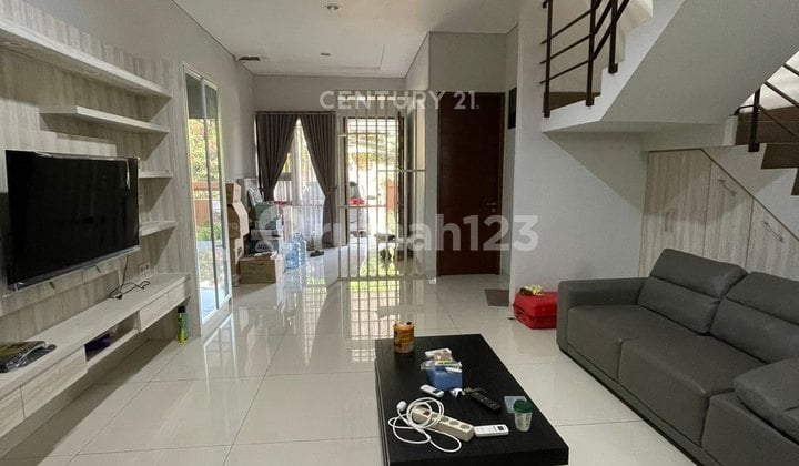 Rumah Modern Minimalis, Full Renovasi, Jarang di tempati di Villa Arteri Kebon Jeruk