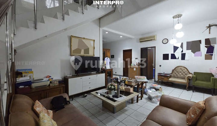 Rumah ceiling tinggi harga tidak tinggi, komplek enak di Puri Indah