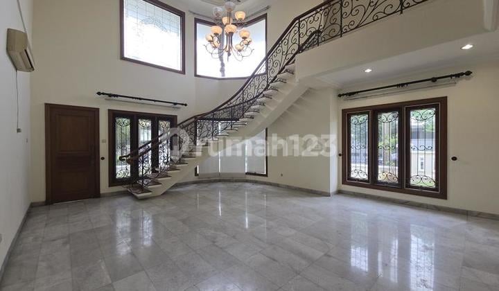 Rumah Hook Depan Taman Dalam Cluster Puri Indah Bangunan Kokoh dan Siap Huni