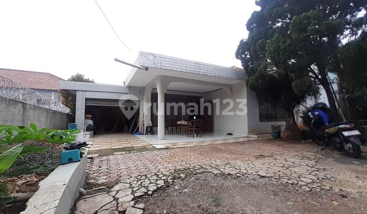 Dijual Rumah Luas Lokasi Strategis Tepi Jalan Raya Depok Jabar