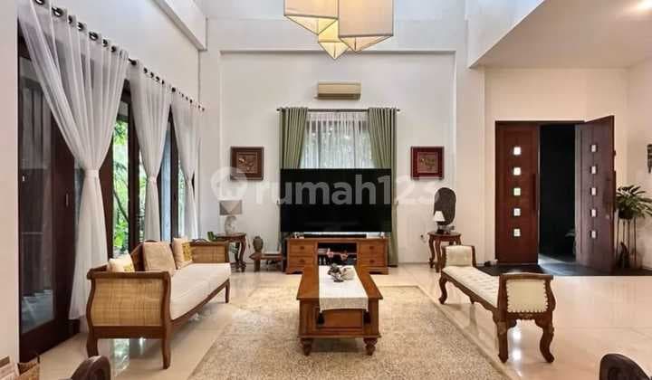 Luxury House in Pondok Indah Residence 5 Minutes to Pondok Indah Mall