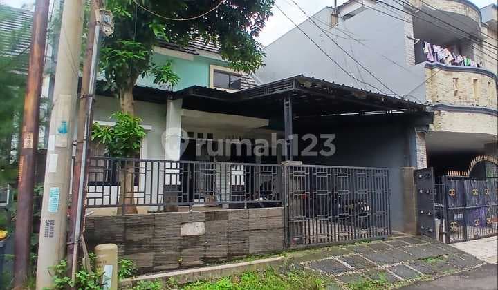 Rumah Modern Minimalis Dalam Cluster One Gate System di Kota Depok