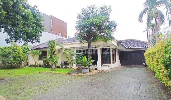 Rumah Tepi Jalan Utama Dikontrakan Tanah Luas Area Parkir Besar Lokasi Strategis di Pasar Minggu Jakarta Selatan