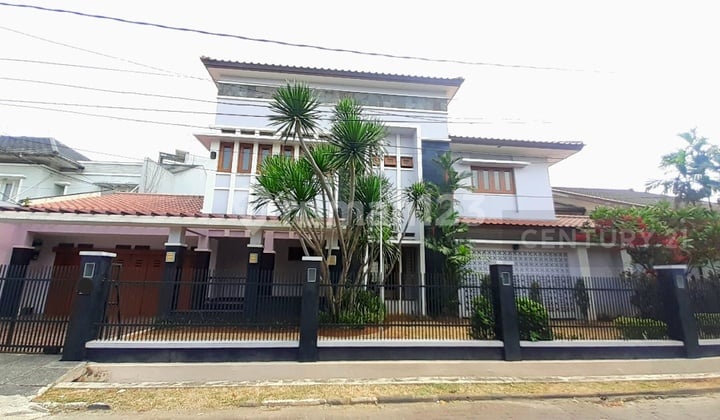 Rumah Modern 2 Lantai di Lebak Bulus Jakarta Selatan