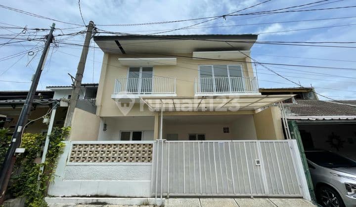 Baru dan Siap Huni Rumah 2 Lantai Desain Modern di Tole Iskandar Depok