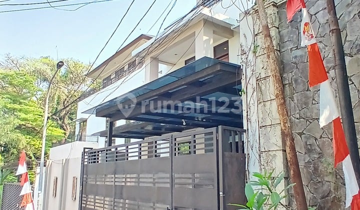Dikontrakan Rumah 3 Lantai Siap Huni Bisa Untuk Kantor Atau Pribadi di Kebagusan Jakarta Selatan