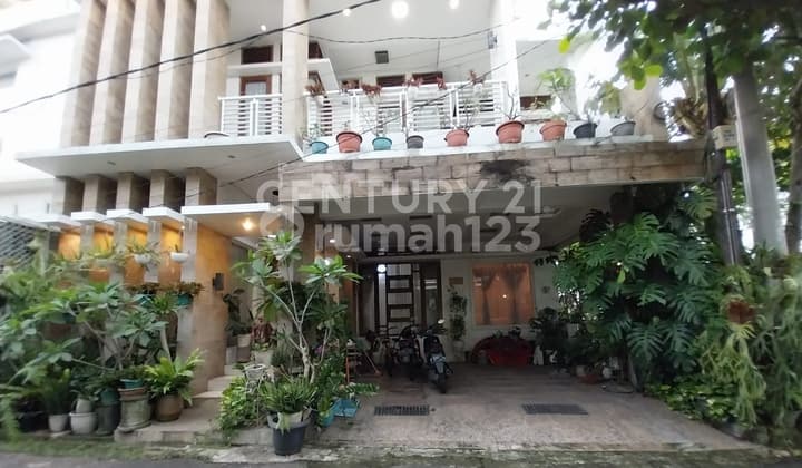 Rumah Modern 2,5 Lantai Hook Dalam Cluster di Depok