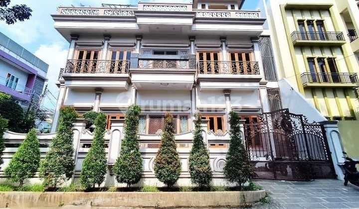 Rumah Mewah Di Rajawali Selatan Tinggal Masuk