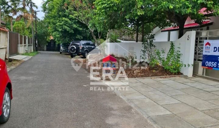 Tanah Luas Bonus Rumah di Jakarta Selatan