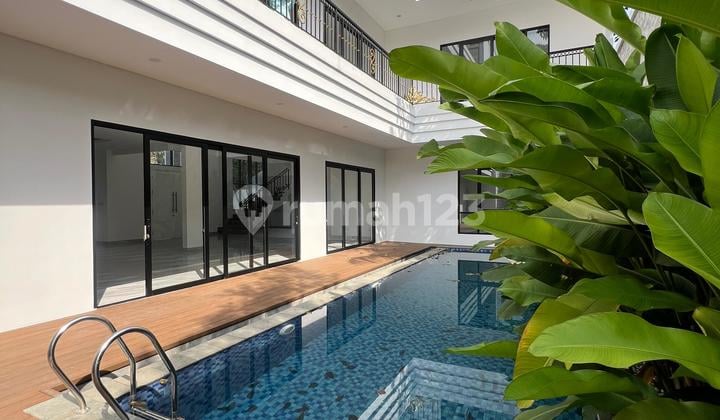 Rumah Mewah Ada Kolam Renang - Bintaro, Tangerang Selatan