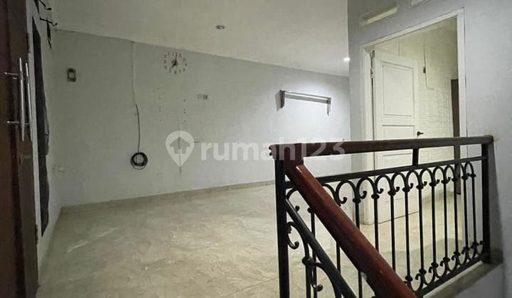 3-Story House with Car Access in Srimahi Dalam