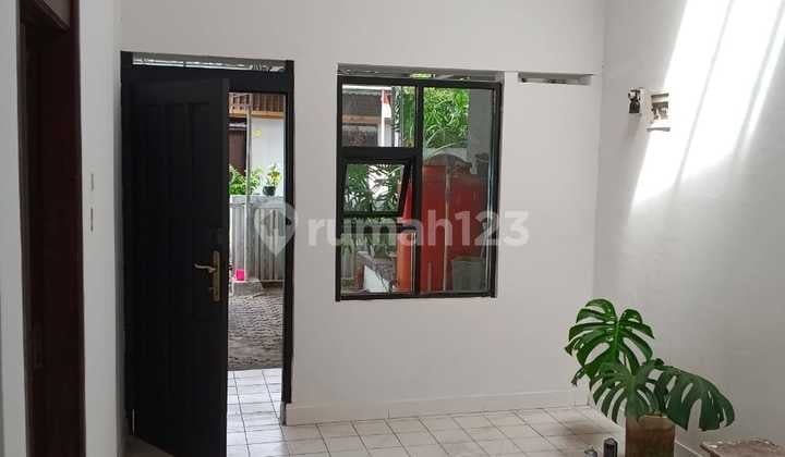 Rumah 2 Lantai Pusat Kota Strategis Dekat Kemana²