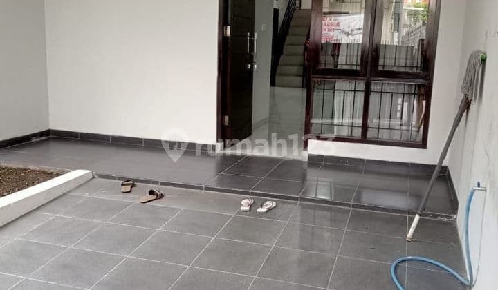 Rumah Di Belakang Batununggal Estate Hadap Timur