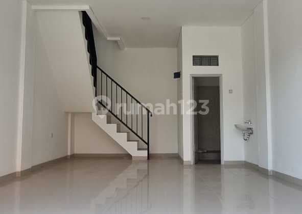 New 2.5-Story Shop House on Lembang Main Road, Ready to Occupy.