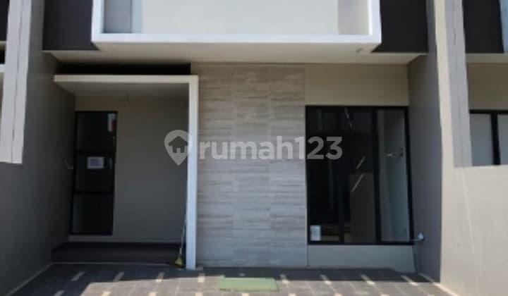 New 2-Story House in a Cluster, Ready to Occupy