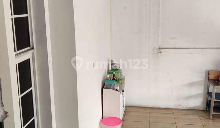 For Sale 3-Story European Luxury Home in Greenlake City