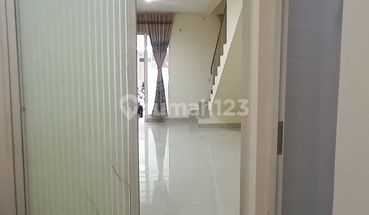 For Sale 2-Story House in Greenlake City America